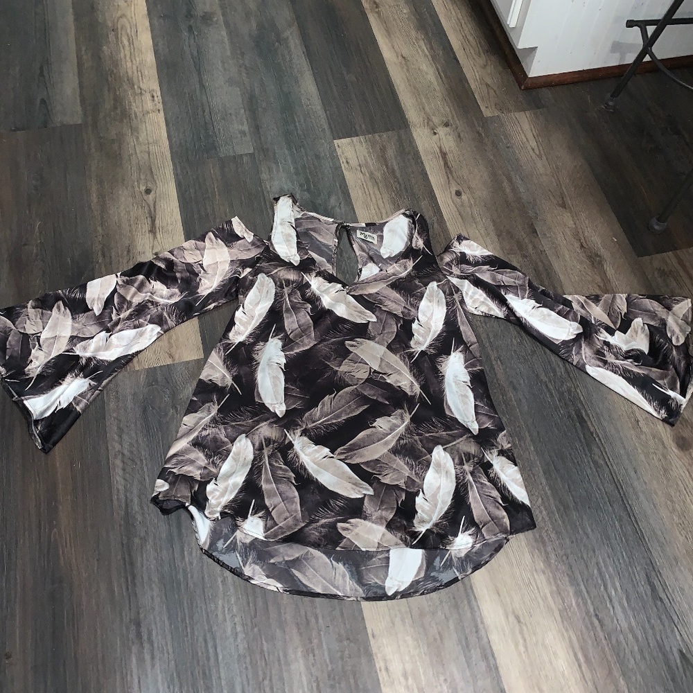 Show me Your Mumu open shoulder‎ bell sleeve tunic. Worn twice